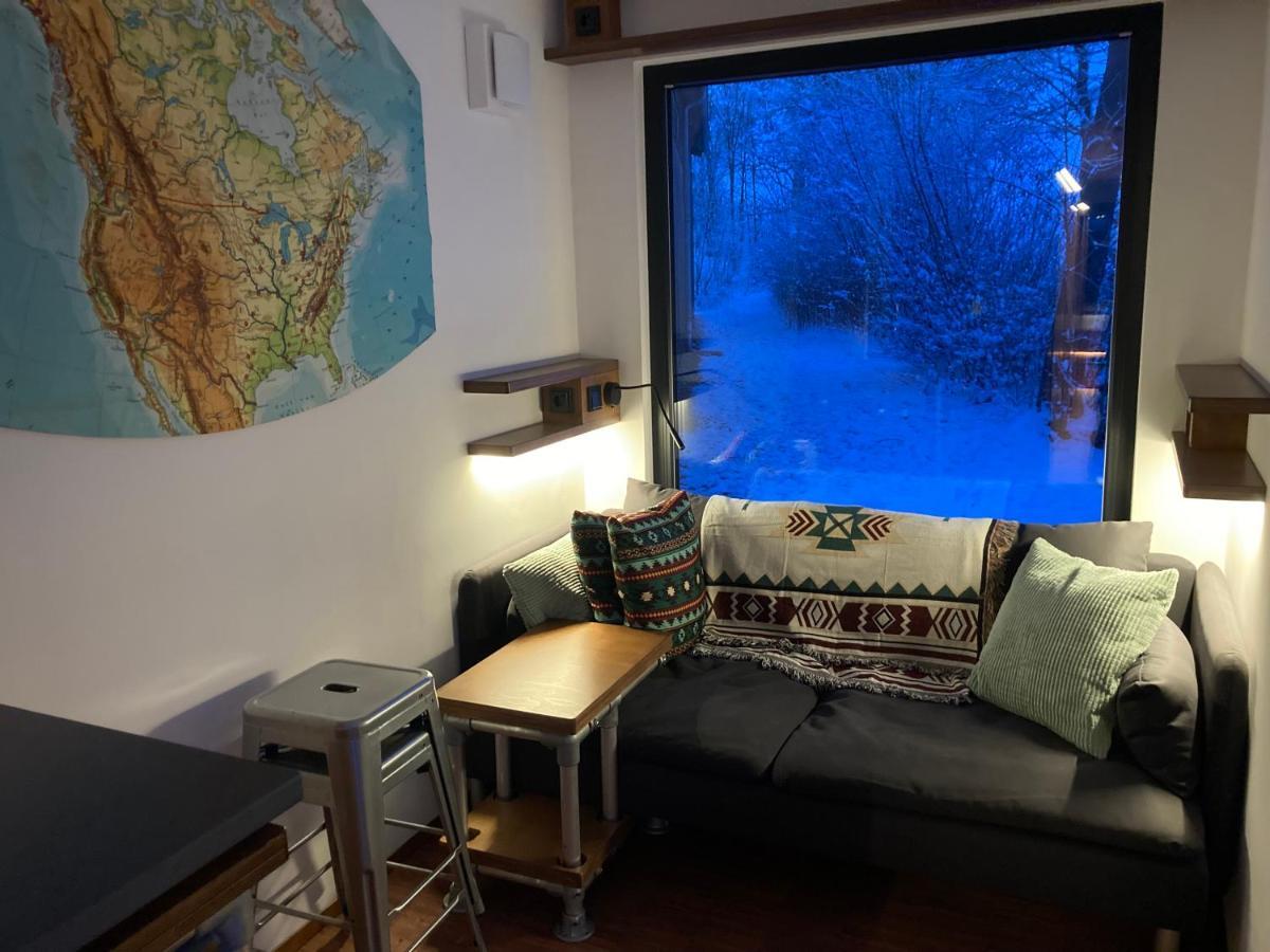 Tiny House Im Seecontainer Mit Parkplatz, Glasfaser, Netflix, Veranda Und Gehobener Ausstattung コーブルク エクステリア 写真