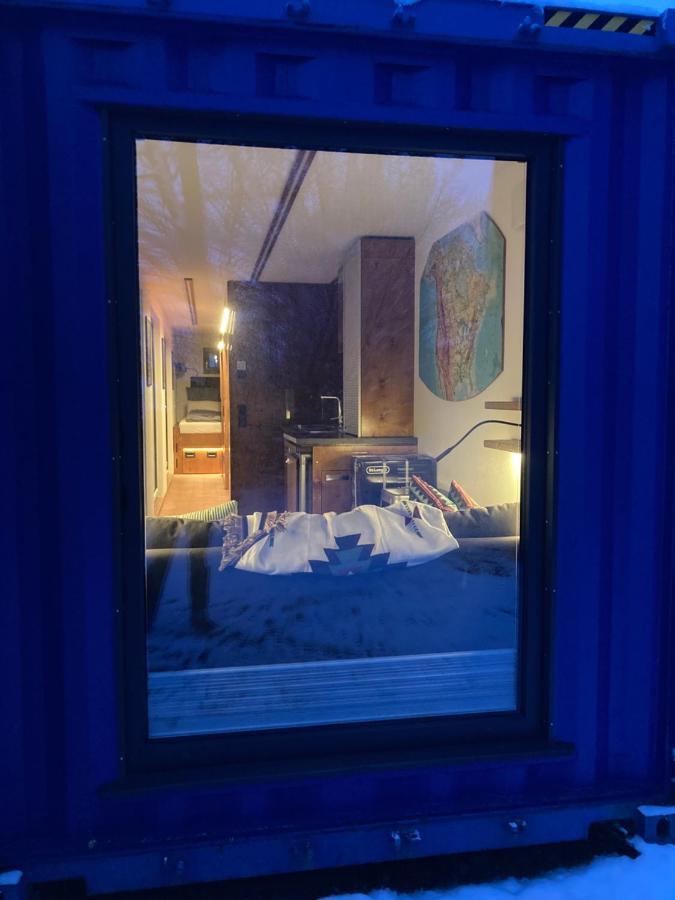Tiny House Im Seecontainer Mit Parkplatz, Glasfaser, Netflix, Veranda Und Gehobener Ausstattung コーブルク エクステリア 写真