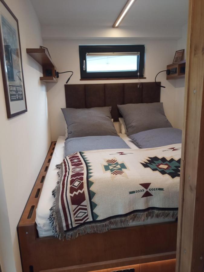 Tiny House Im Seecontainer Mit Parkplatz, Glasfaser, Netflix, Veranda Und Gehobener Ausstattung コーブルク エクステリア 写真
